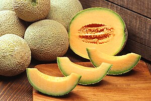 En Sokermeloon faan det suurt Cantaloupe (Cucumis melo var. cantalupensis)