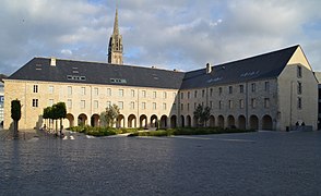 Façade ouest de la médiathèque Alain-Gérard.