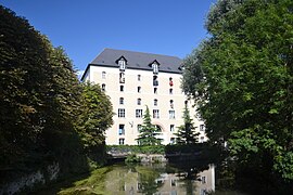 Le moulin de Vaux sur les bords de la Juine à Étréchy.