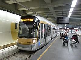 Chrono-tramlijn 9 in het station Simonis