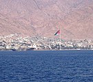 O poste da bandeira de Aqaba, o nono mais alto do mundo sem estruturas auxiliares de apoio.[76]