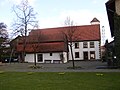 Schinkenhaus (im Vordergrund) und Destille