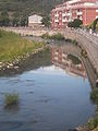 Paso por La Pola de Gordón. Paseo del río (agosto).