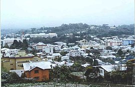 Fotografia que registra uma das maiores ocorrências de precipitação de neve no centro urbano de Garibaldi, no inverno de 1999.