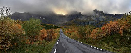 mountain massif of Flakstadøya