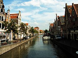 O centro d'Alkmaar, con as suyas canals