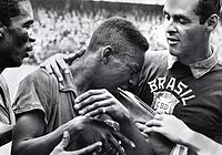 17-year-old Pelé dey cry for de shoulder of goalie Gilmar after Brazil win de 1958 World Cup final.