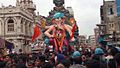 Défilé des statues de Ganesh dans le centre historique de Surate, au Goudjerat, avant le visarjan.