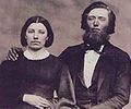 Charles Ingalls rechts, naast Caroline Ingalls overleden op 8 juni 1902