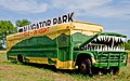 Il "Gator Bus", uno scuolabus Wayne/Chevrolet degli anni '60 riproposto come insegna per un parco di alligatori in Louisiana