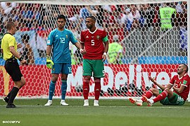 Munir séparant Mehdi Benatia (no 5) de l'arbitre Mark Geiger lors du match contre le Portugal.