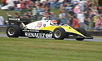 Michel Leclère auf einem Renault RE40, bei einer Rennveranstaltung in Donington 2007