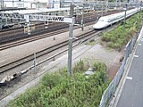 田町駅自由通路から浜松町方面を望む（浜松町 - 東京貨物ターミナル、2017年5月）