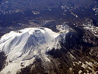 浅間山 【本人寸評】逆光の左側窓でしたがカメラを真下に向けたため写り込みが少ない画像になっています。でもアクリル窓のため少しピントが甘いです。