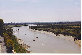 L'estuaire de la Charente commence à Tonnay-Charente, port fluvial entièrement situé sur la rive droite du fleuve.