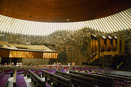 La nef et l'orgue.