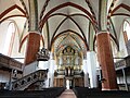 Interieur en kerkorgel van de St. Nicolaaskerk (O)