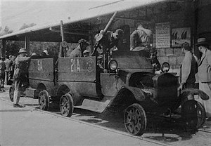 קרון ששימש את משמר הרכבת של רכבת העמק, המורכב משני טנדרים מתוצרת פורד שחוברו בצידם האחורי, שוריינו היטב וצוידו במקלעים.