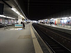 Gare SNCF desservie par les lignes L et U.