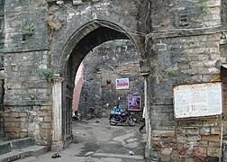 Entrée de la citadelle d'Uparkot