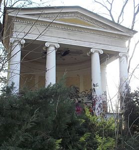 L'Antentempel (Temple d'Anté).