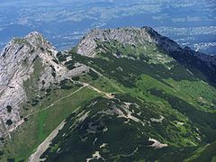 Kondracka Przełęcz przy dolnym, prawym rogu zdjęcia