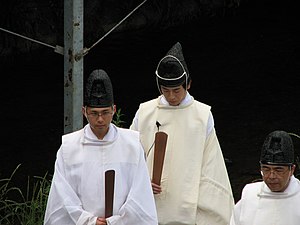 Dos kannushi a Kyoto, Japó