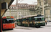 VST-Einheitstrolley FBW 91 GTL Nummer 54 im alten orangen und 48 im neueren grünen Anstrich (1992 Bahnhof Bern)