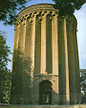 Torre de Toghrol Tower, preto de Teherán, edificada no século XII honrando a Togrul.