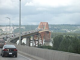 De brug gezien vanaf de zijde van Surrey