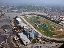 空から見たハリウッドパーク競馬場