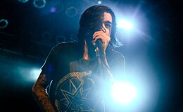 Description de l'image Like Moths To Flames (cropped).jpg.