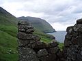 Blick von den Häuserüberresten in Skarð Richtung Norden.