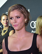 Brianna Brown interprète Taylor Stappord.