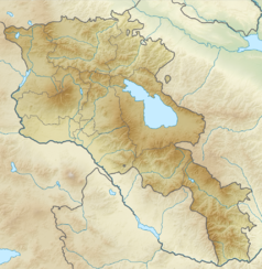 Mapa konturowa Armenii, w centrum znajduje się czarny trójkącik z opisem „Góry Wardeniskie”