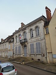 The town hall in Vermenton