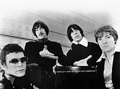 Photo de 1967-1968, montrant Lou Reed, Sterling Morrison, John Cale et Maureen Tucker (de gauche à droite).