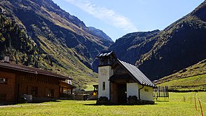 Kapelle auf der Bsuchalm taleinwärts.