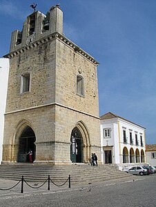 Toren van de kathedraal Santa Maria in Faro