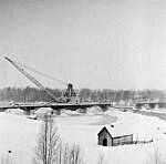 En av Vattenfalls Marion 7400 som gräver kanalen till Kvistforsens kraftstation vid Lejonströmsbron.