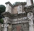 Fori Imperiali - detalj av dei såkalla «Colonnacce» på Nervas forum.