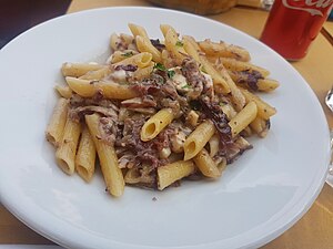 Penne mit Sopressa, Radicchio und Formaggio Morlacco