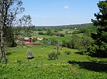 Utsikt från naturreservatet Lycke-Lilla Höjen i Vallebygden väster om Billingen. Den smältande inlandsisen har format det sjörika och mjukt kuperade landskapet till ett så kallat kamelandskap.