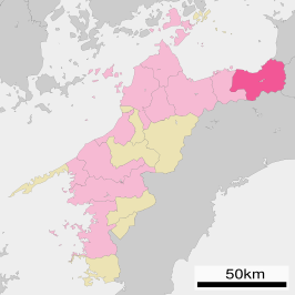 Situering van Shikokuchuo in de prefectuur Ehime