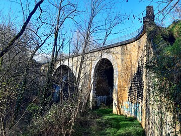 Pont de Mi-Carrère[n 1] sur le Midou supportant la voie ferrée à Mont-de-Marsan