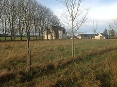 Vue générale du manoir de Chandoiseau sur Les Trois-Moutiers.