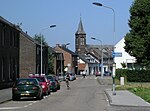 Blik op de kerk vanaf de Dolmansstraat