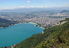 Annecy, aan de noordoever van het Meer van Annecy