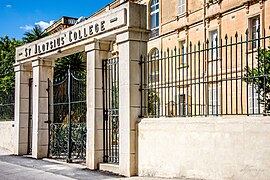 Entrée principale du Collège Saint-Louis