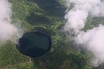 Le lac Lalolalo et la forêt qui l'entoure (vao tapu en wallisien) en 2018.